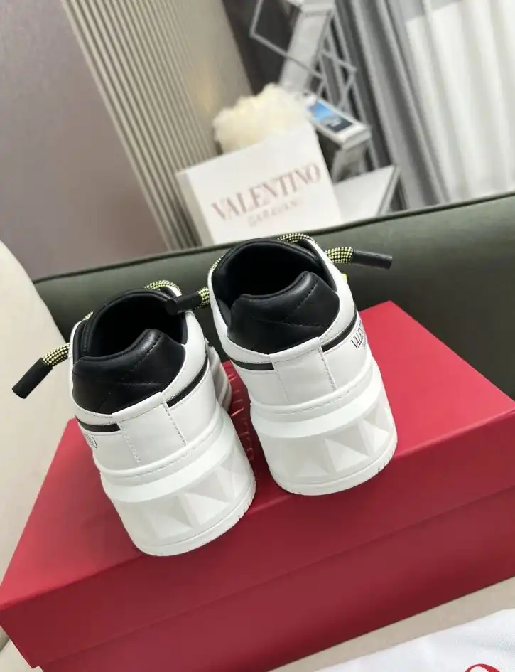 hype Valentino Sneakers