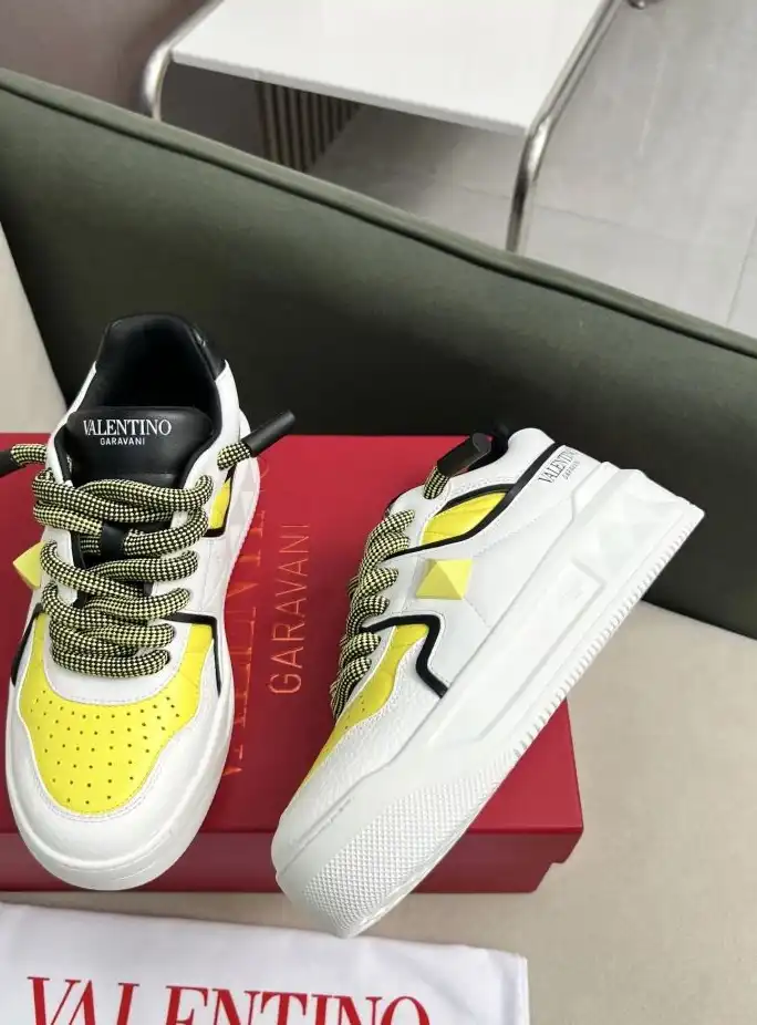 hype Valentino Sneakers