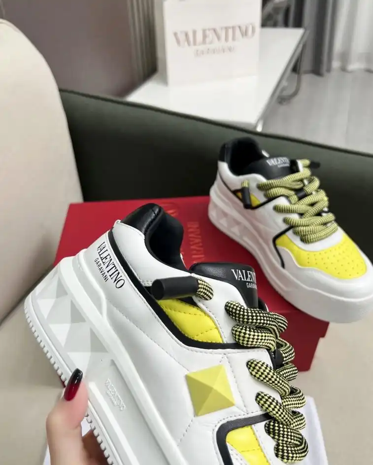 hype Valentino Sneakers