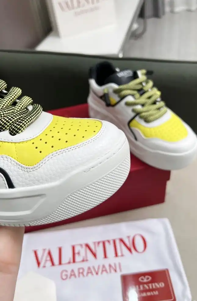 hype Valentino Sneakers