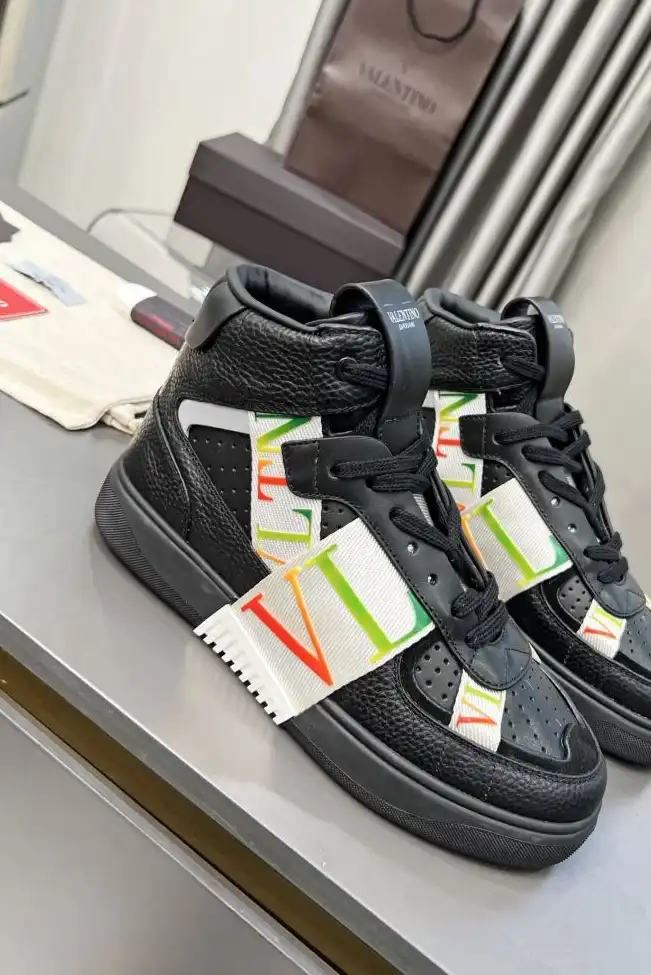 hype Valentino Sneakers