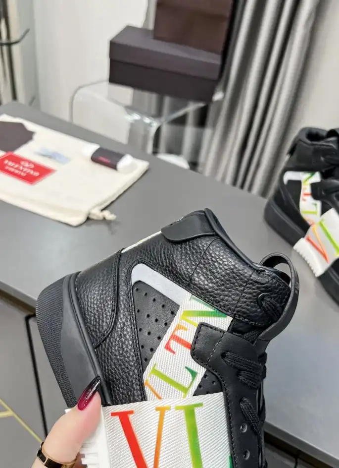 hype Valentino Sneakers