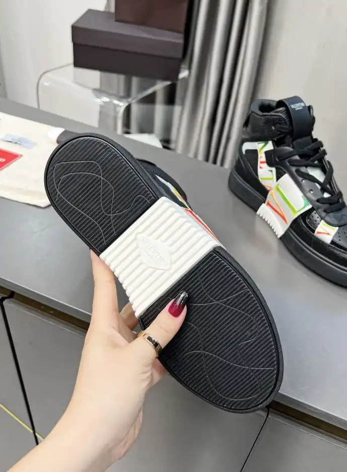 hype Valentino Sneakers