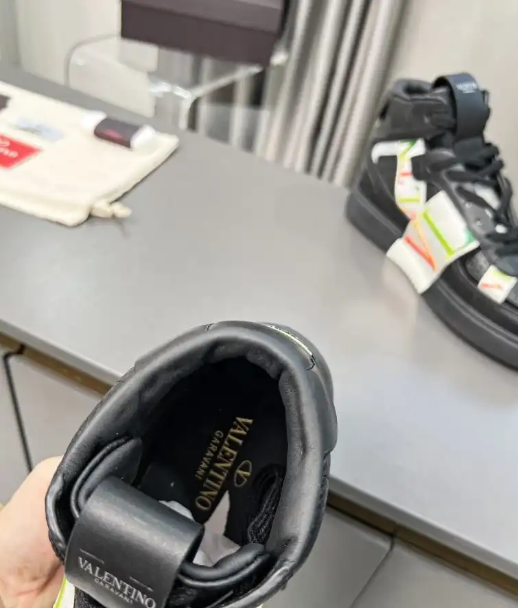 hype Valentino Sneakers