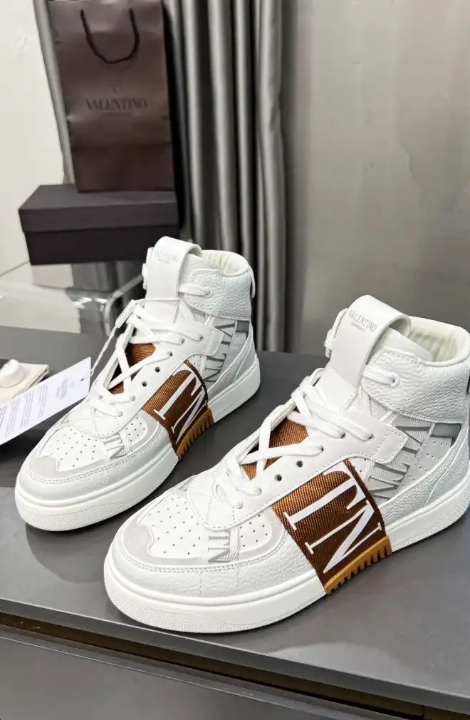 hype Valentino Sneakers