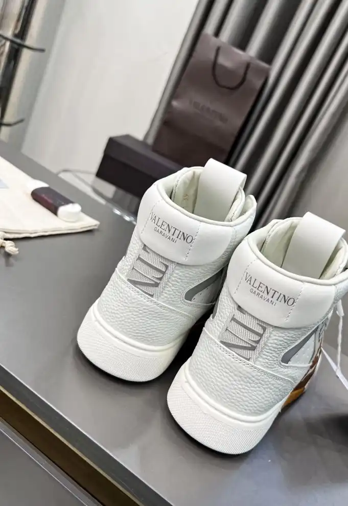 hype Valentino Sneakers