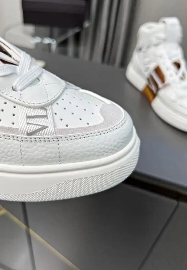 hype Valentino Sneakers