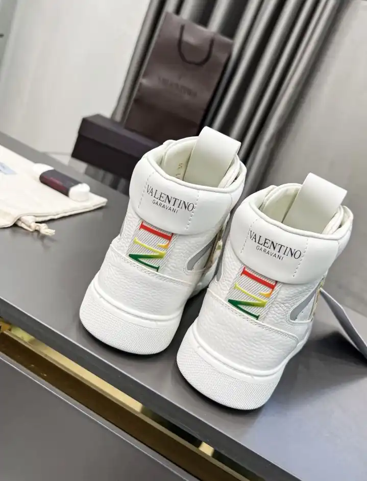 hype Valentino Sneakers