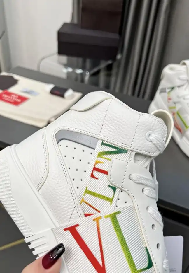 hype Valentino Sneakers