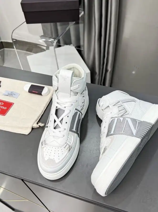 hype Valentino Sneakers