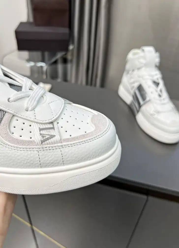 hype Valentino Sneakers