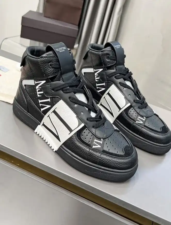 hype Valentino Sneakers