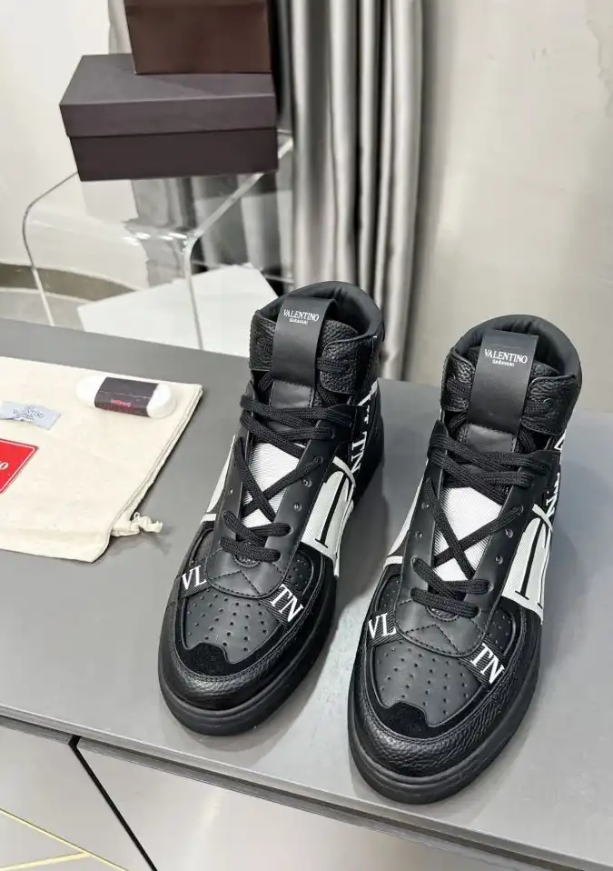 hype Valentino Sneakers