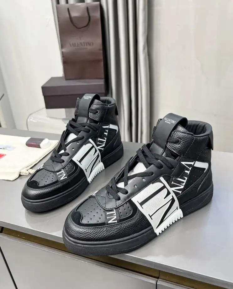 hype Valentino Sneakers