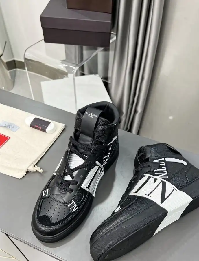 hype Valentino Sneakers