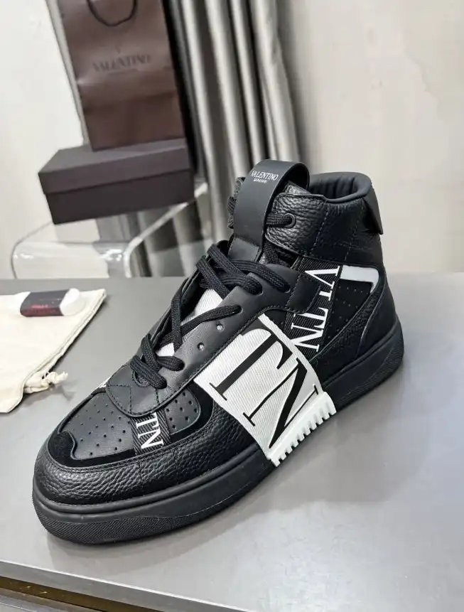 hype Valentino Sneakers