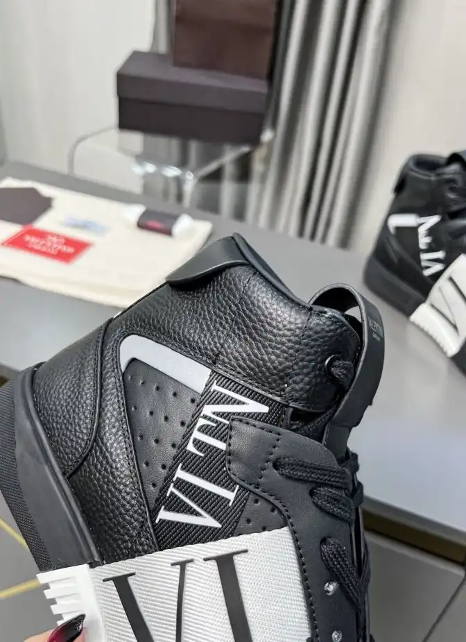 hype Valentino Sneakers