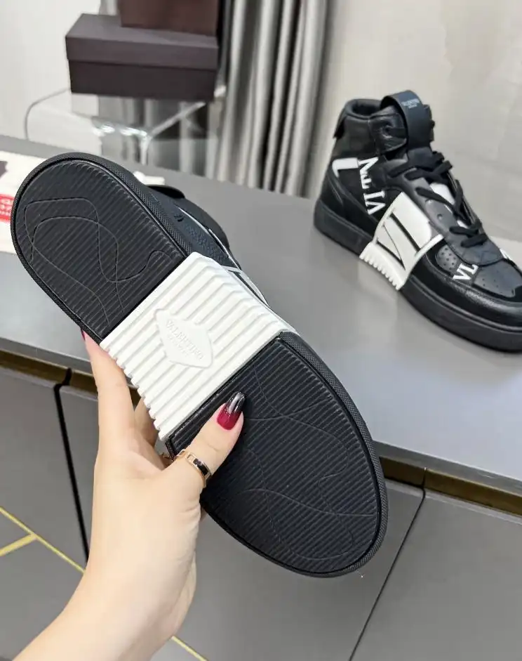 hype Valentino Sneakers