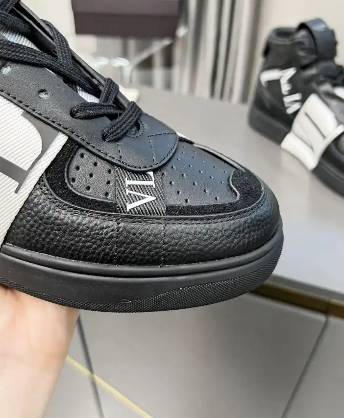 hype Valentino Sneakers