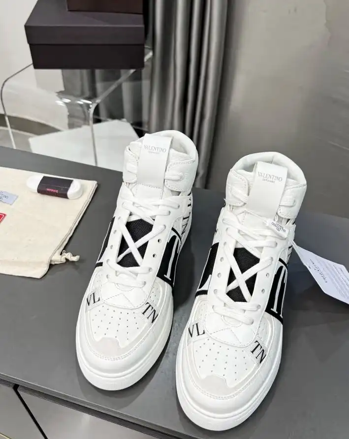 hype Valentino Sneakers