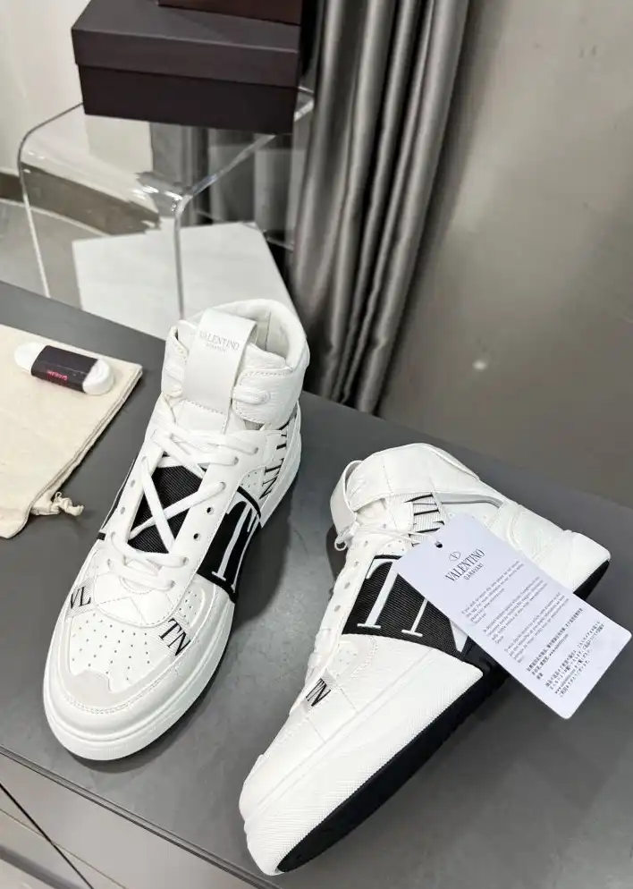 hype Valentino Sneakers