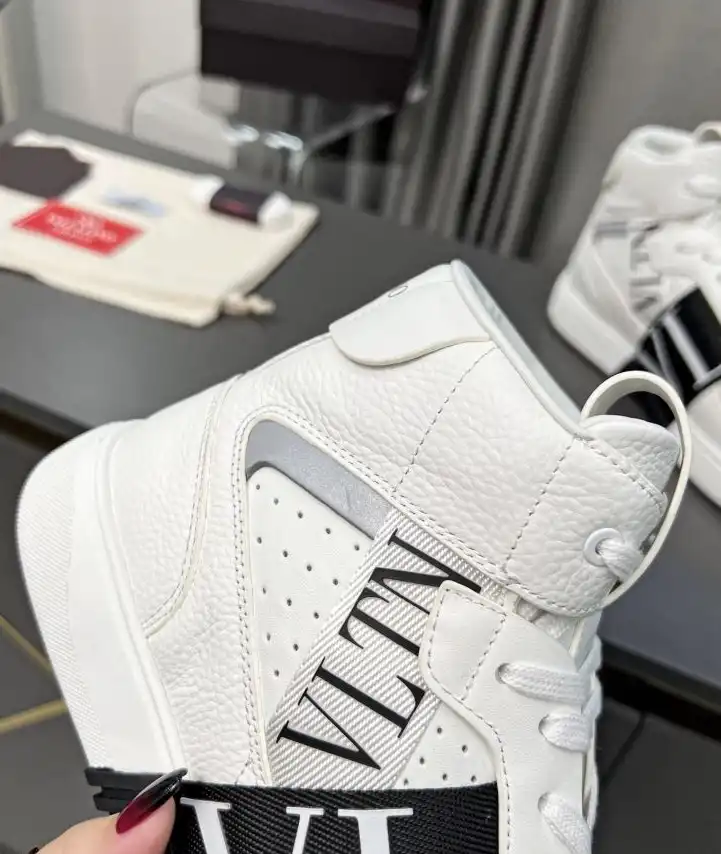 hype Valentino Sneakers