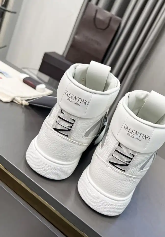 hype Valentino Sneakers