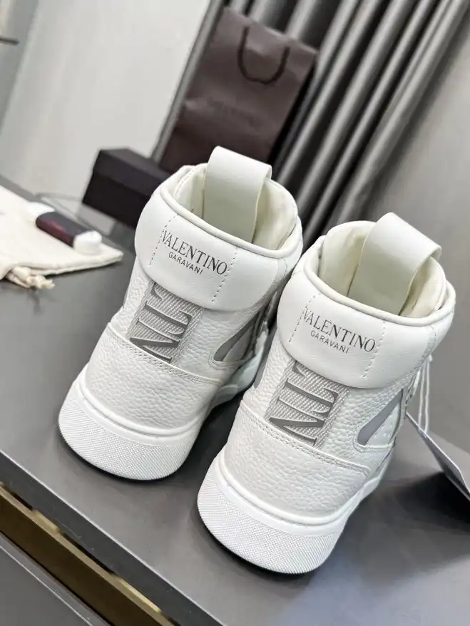 hype Valentino Sneakers