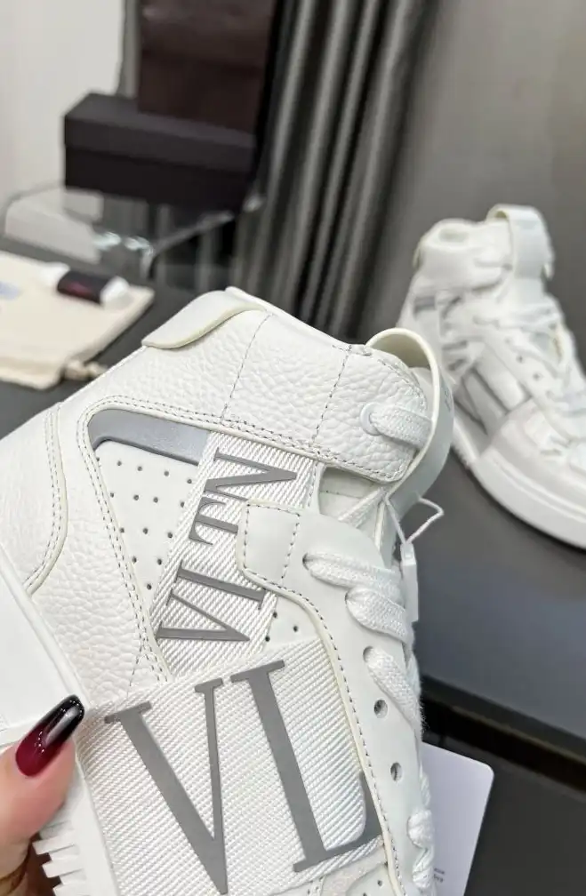 hype Valentino Sneakers