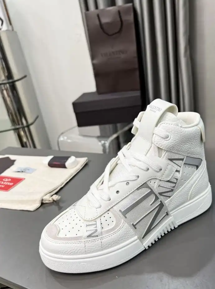 hype Valentino Sneakers