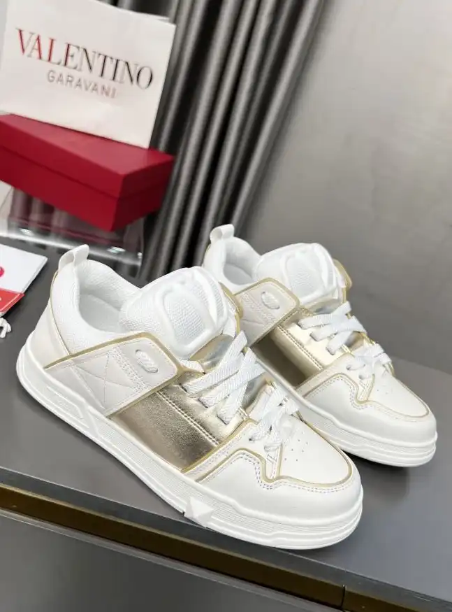 hype Valentino Sneakers