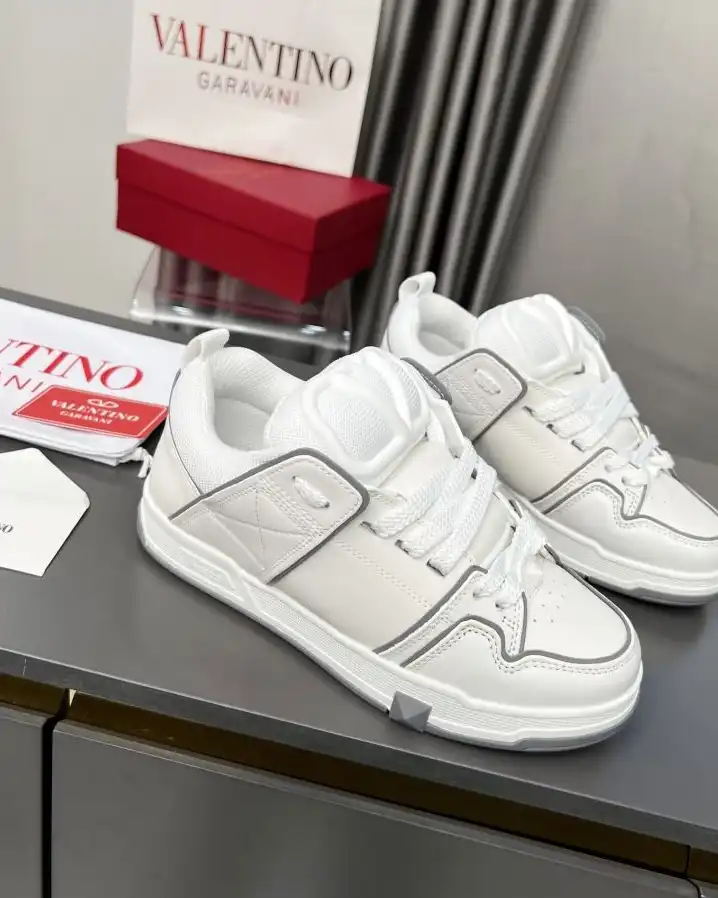 hype Valentino Sneakers