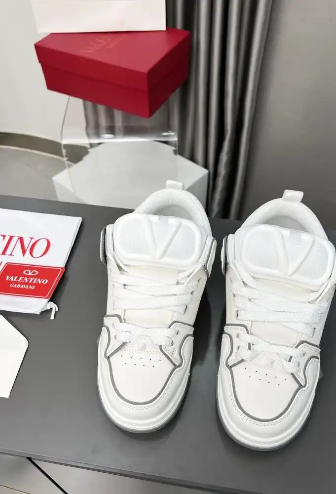 hype Valentino Sneakers