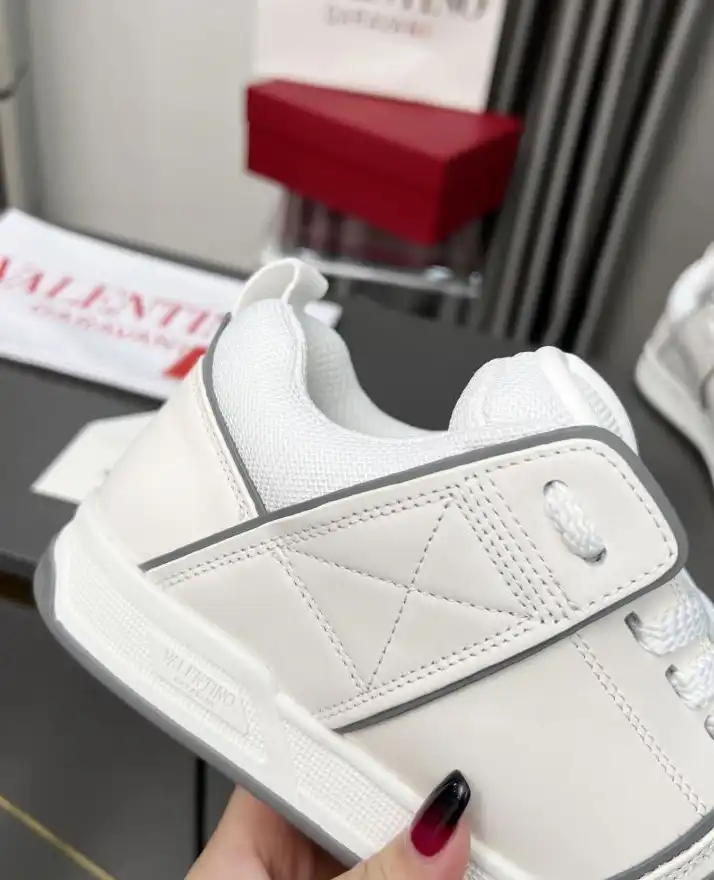 hype Valentino Sneakers