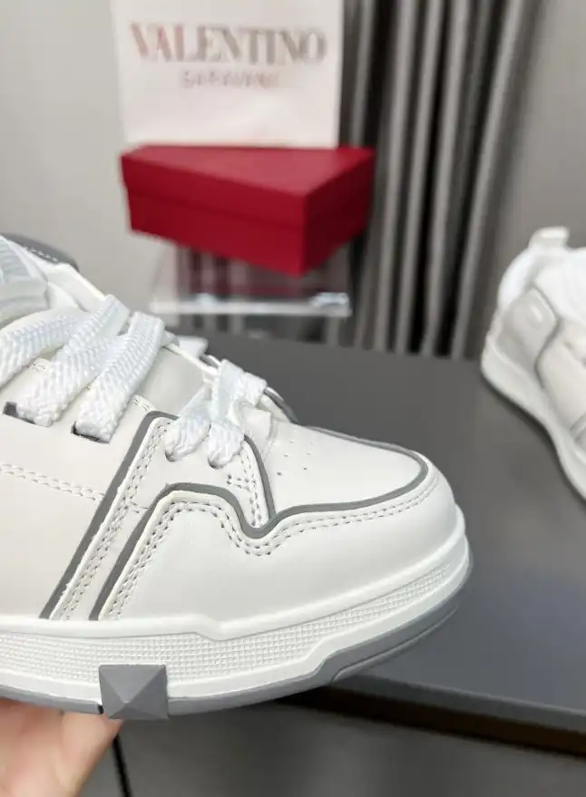 hype Valentino Sneakers