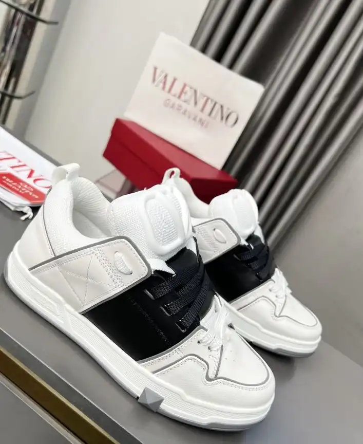 hype Valentino Sneakers