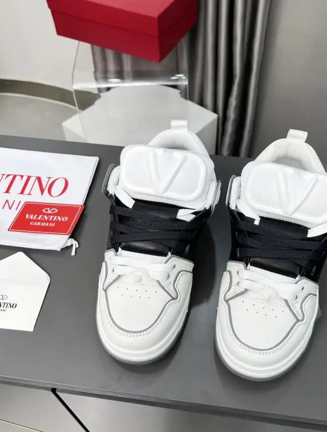 hype Valentino Sneakers