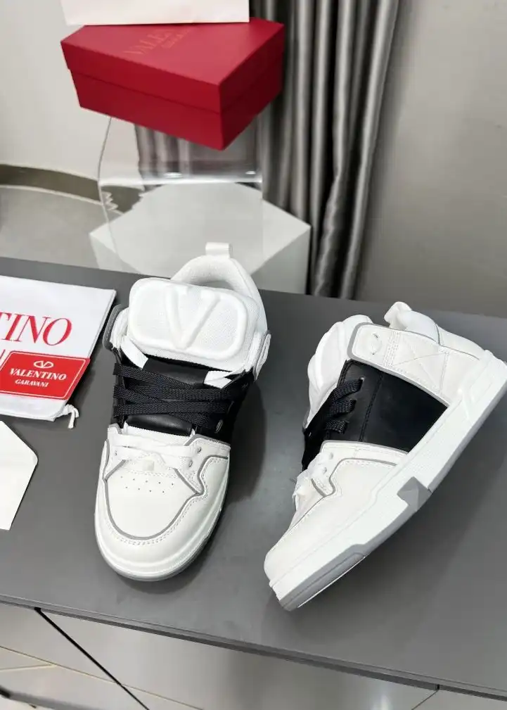 hype Valentino Sneakers