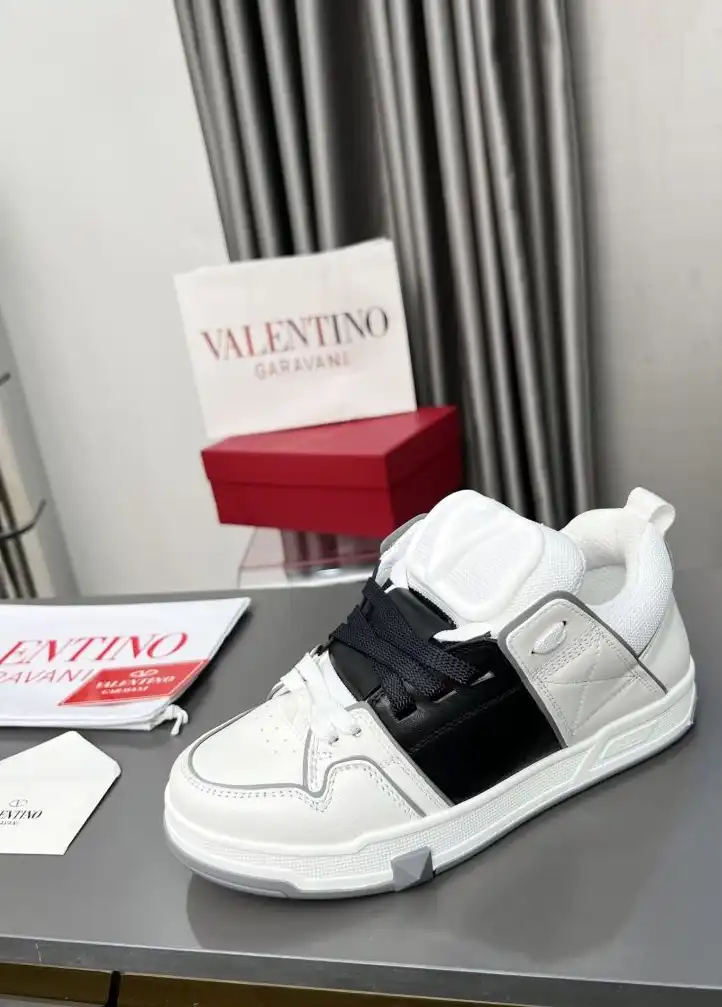 hype Valentino Sneakers