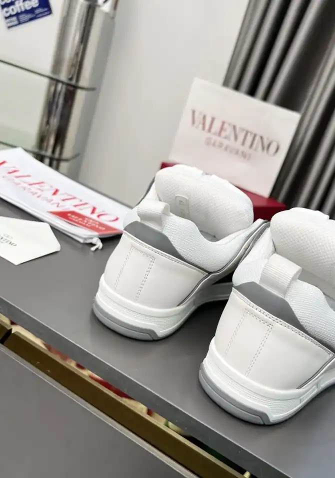 hype Valentino Sneakers