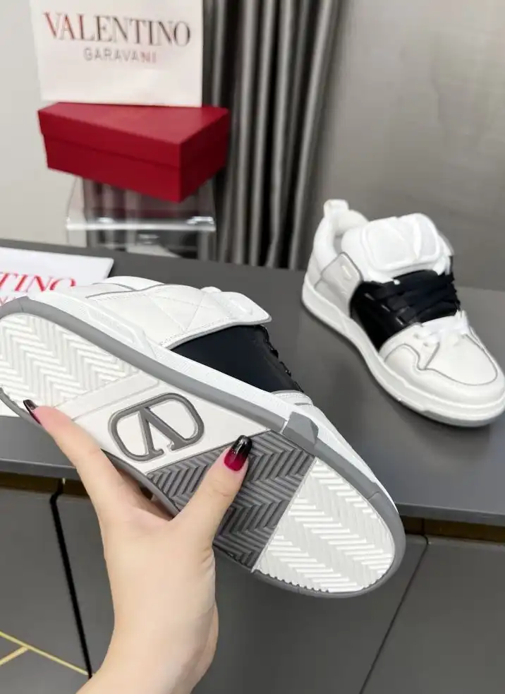 hype Valentino Sneakers