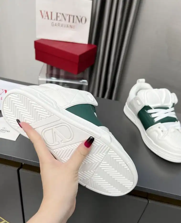 hype Valentino Sneakers