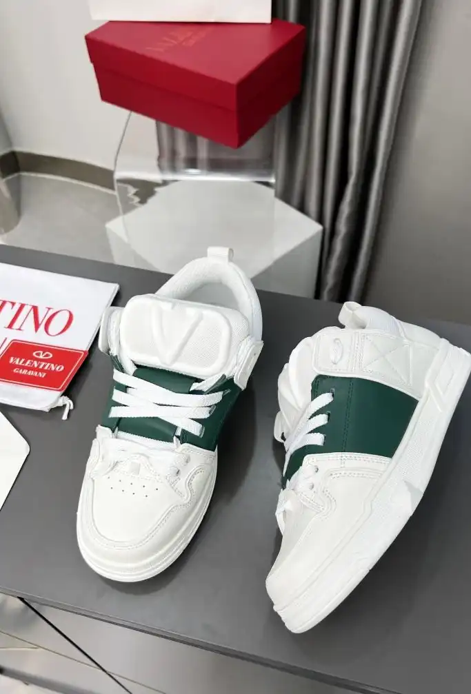 hype Valentino Sneakers