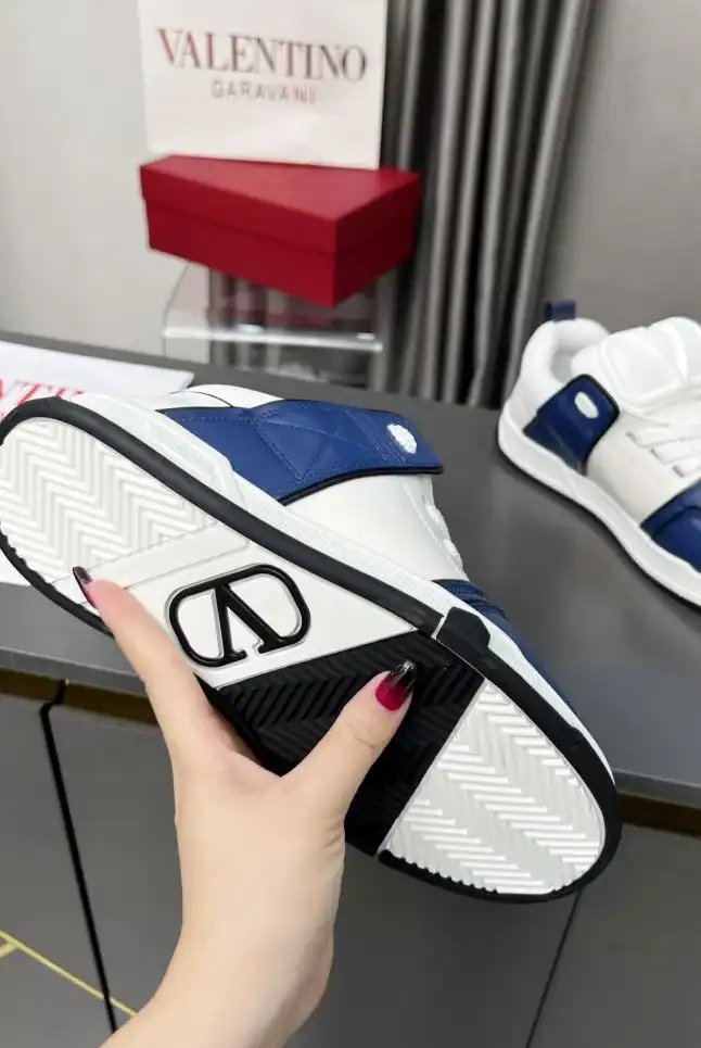 hype Valentino Sneakers