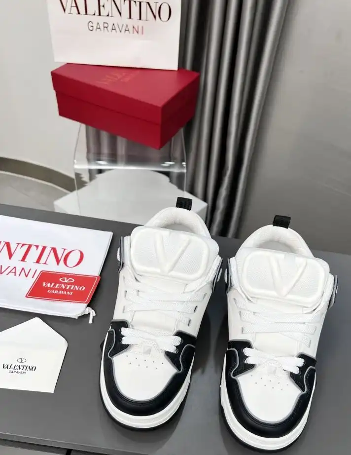 hype Valentino Sneakers