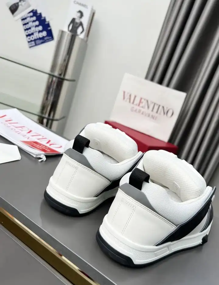 hype Valentino Sneakers