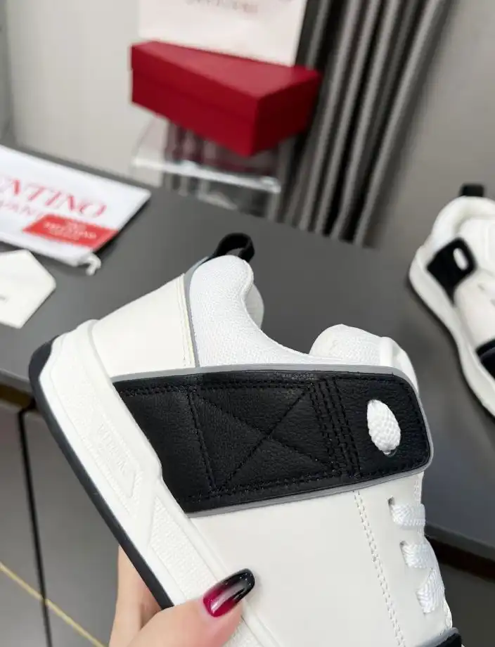 hype Valentino Sneakers