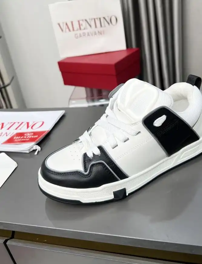 hype Valentino Sneakers