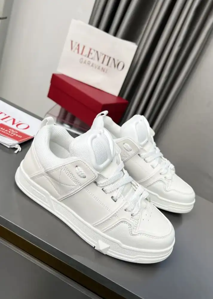 hype Valentino Sneakers