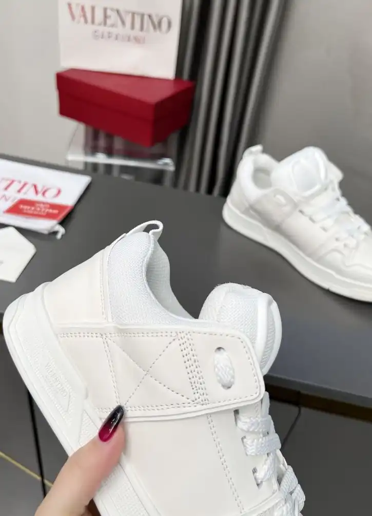 hype Valentino Sneakers